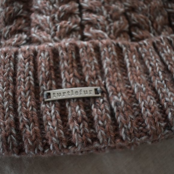 NWT Turtle Fur Lexi Pompom Beanie Blush Fleece Lining Ribbed Cuff - Picture 4 of 10